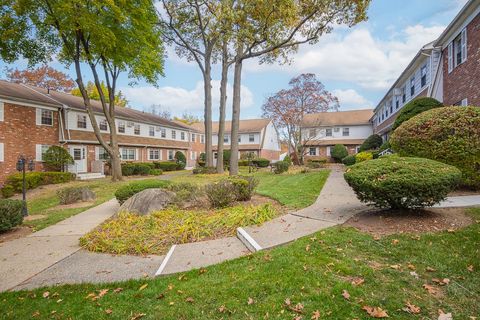 Photo of 54 Parkside Drive, Suffern, NY 10901 (MLS # 11673289)