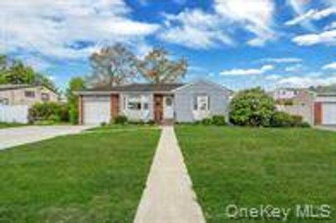 Photo of 312 W16th St, Deer Park, NY 11729 (MLS # 11737070)