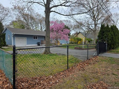 Photo of 37 Linden Lane, Shirley, NY 11967 (MLS # 11715604)