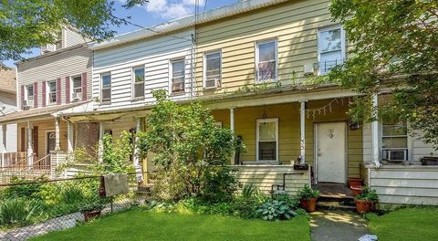 Photo of 333557 Jackson Street, Staten Island, NY 10304 (MLS # 11717317)