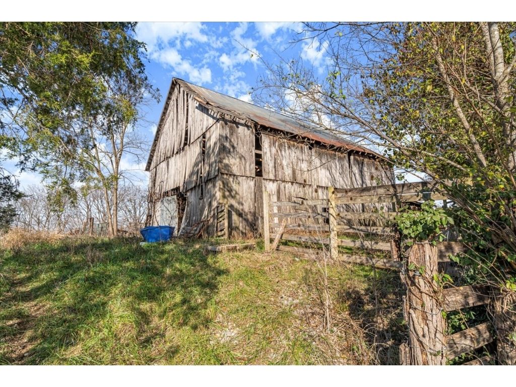 Photo of 195 Carvers Ferry Rd, Richmond, KY 40475 (MLS # 11620353)