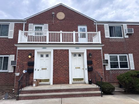 Photo of 25555 75th Ave #GV31, Glen Oaks, NY 11004 (MLS # 11672493)