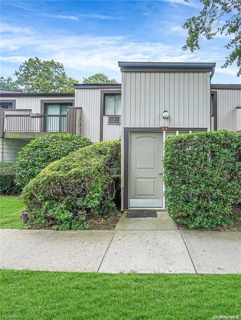 Photo of 31 Richmond Boulevard #1A, Ronkonkoma, NY 11779 (MLS # 11624516)