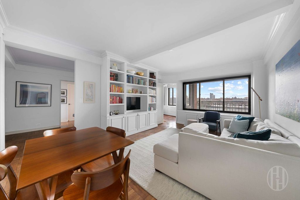 Photo of 45 East End Avenue #3B, New York, NY 10028 (MLS # 11654975)