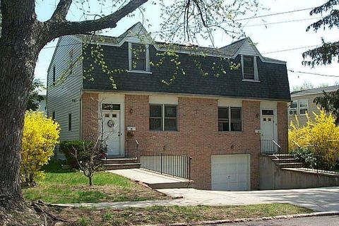 Photo of 16 Oldwood Rd #B, Port Washington, NY 11050 (MLS # 11596387)