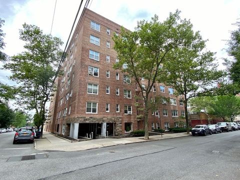 Photo of 3615 Oxford Ave #4G, Bronx, NY 10463 (MLS # 11665973)
