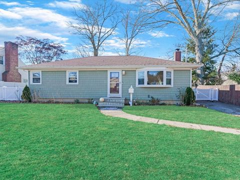 Photo of 68 Kenwood Avenue, Massapequa, NY 11758 (MLS # 11613572)