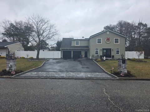 Photo of 9 Torrey Pine Lane, Medford, NY 11763 (MLS # 11676987)