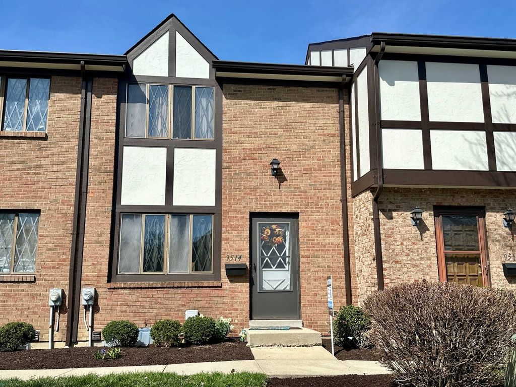 Photo of 9514 Haddington Ct, Cincinnati, OH 45251 (MLS # 11621454)