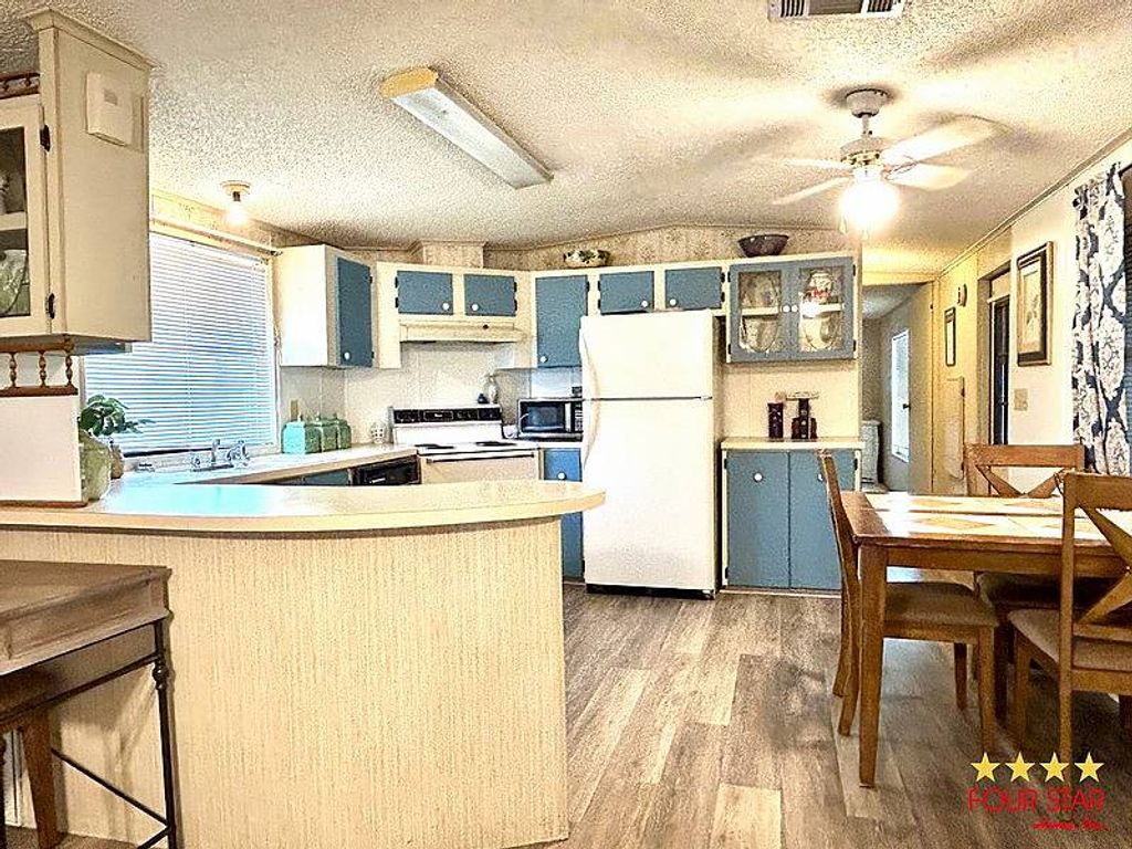 Photo of 6616 Shawnee Trl, Leesburg, FL 34748 (MLS # 11740020)