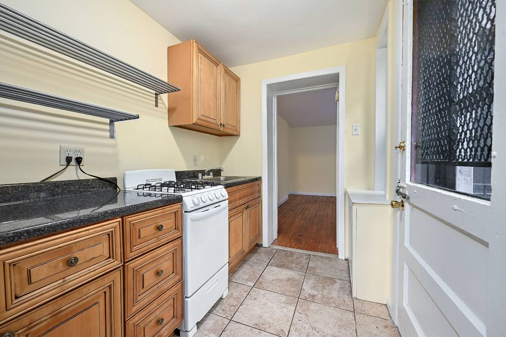 Photo of 219 Clinton Avenue #1R, Brooklyn, NY 11205 (MLS # 11633121)