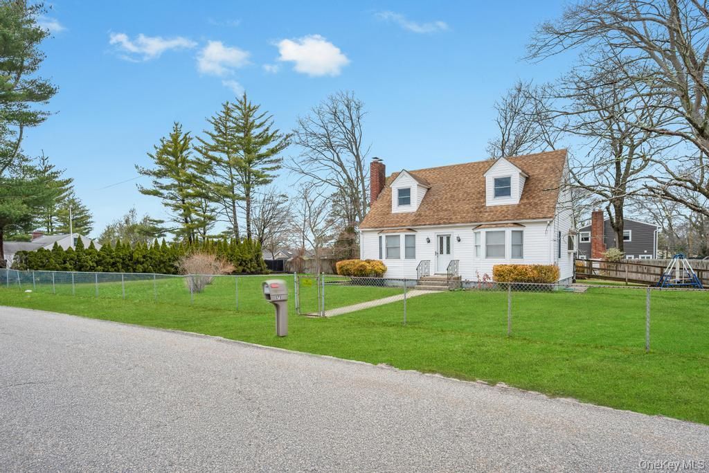 Photo of 171 N Ontario Street, Ronkonkoma, NY 11779 (MLS # 11680827)