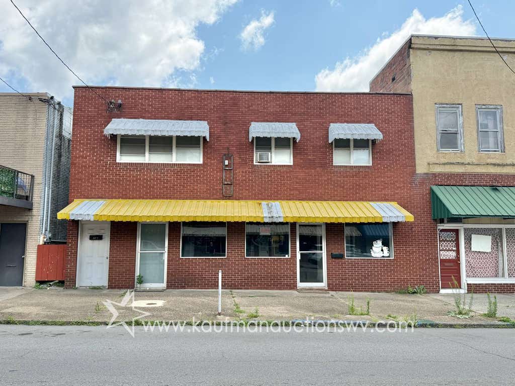 Photo of 517 Elk St, Gassaway, WV 26624 (MLS # 11924939)
