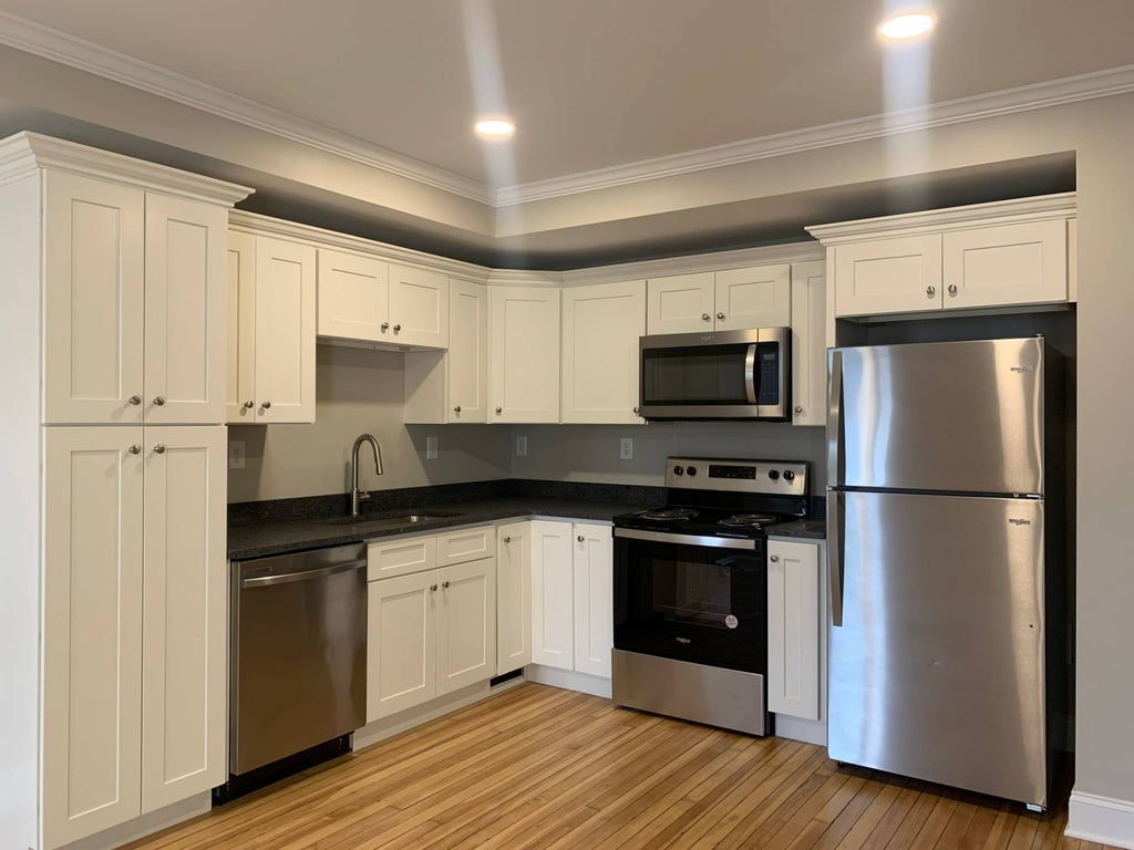 Photo of 10 Richmond St #1, Colonie, NY 12205 (MLS # 11866647)