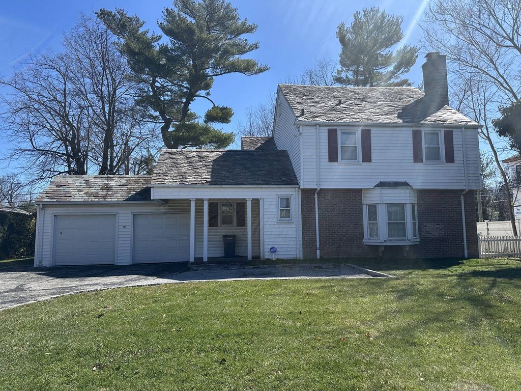 Photo of 91 Port Washington Blvd, Roslyn, NY 11576 (MLS # 11678819)