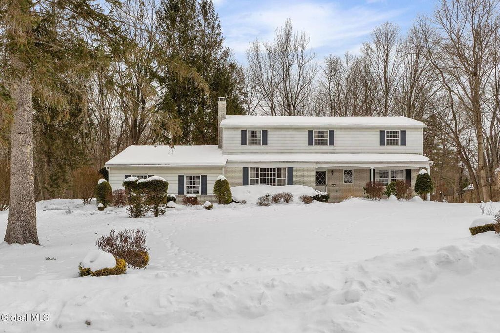 Photo of 4 Willowbrook Lane, Clifton Park, NY 12019 (MLS # 11655013)