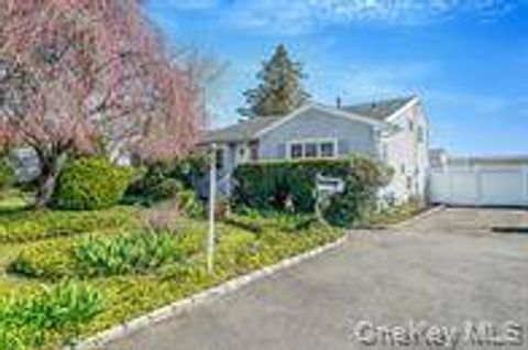 Photo of 289 W 17th St, Deer Park, NY 11729 (MLS # 11693265)