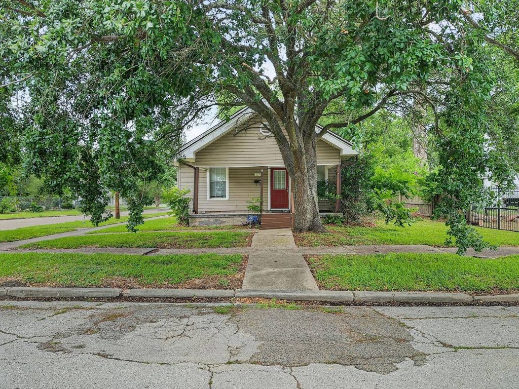 Photo of 1290 Hazel Ave, Beaumont, TX 77701 (MLS # 11742168)