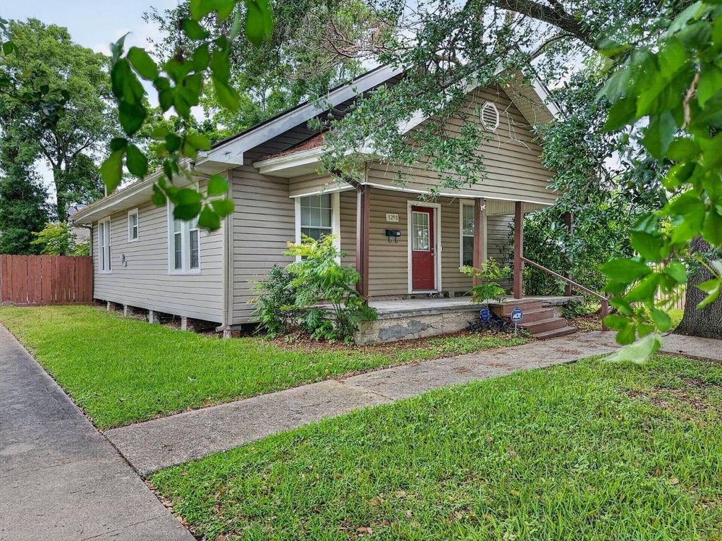 Photo of 1290 Hazel Ave, Beaumont, TX 77701 (MLS # 11742168)