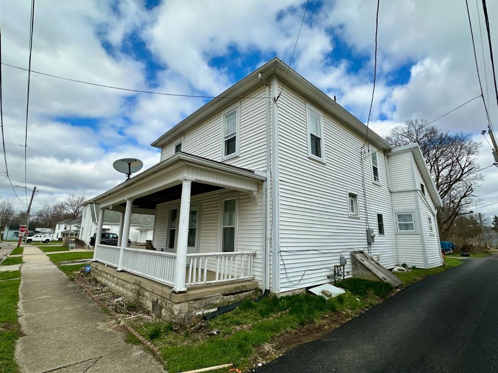 Photo of 219 Gordon St, Piqua, OH 45356 (MLS # 11682531)