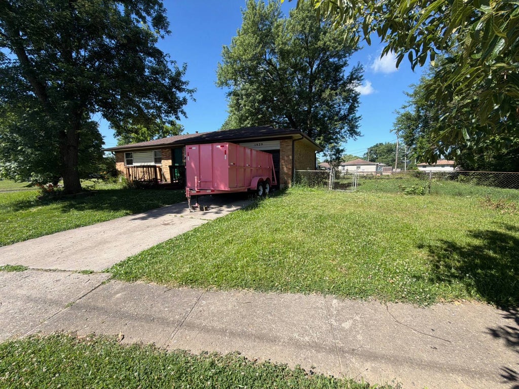 Photo of 1929 Fleming Rd, Columbus, OH 43232 (MLS # 11841292)