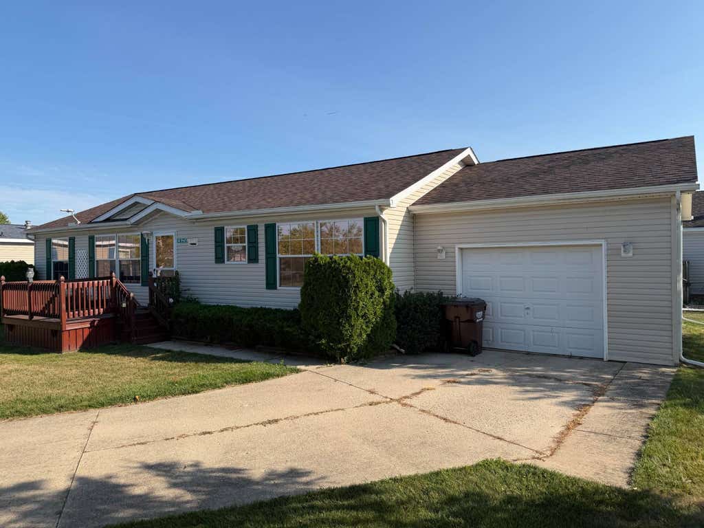 Photo of 3945 Raisin Gln, Monroe, MI 48161 (MLS # 11931310)