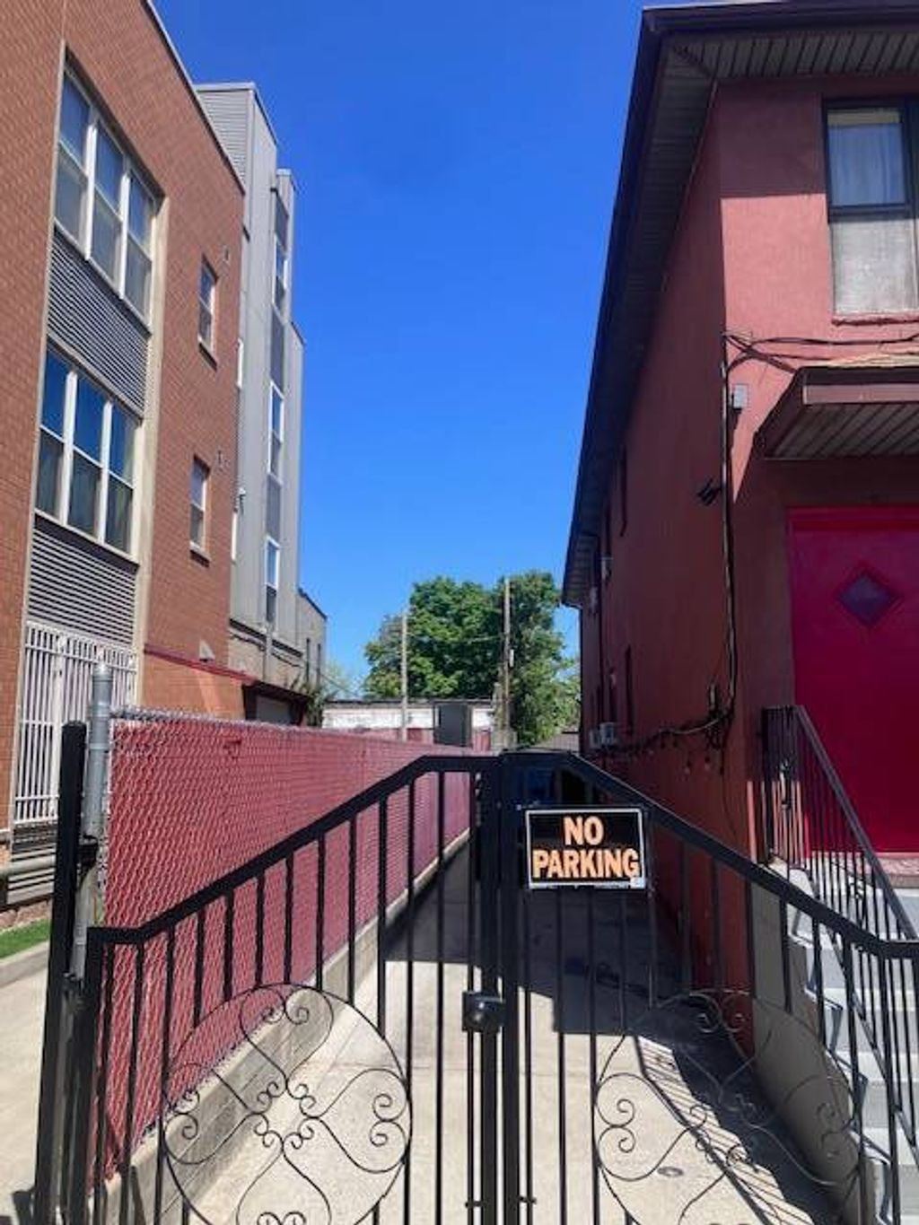 Photo of 521 Glenmore Ave, Brooklyn, NY 11207 (MLS # 11737968)