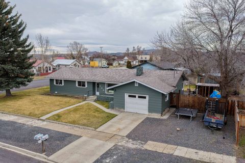 Photo of 700 N Court Ave, Burns, OR 97720 (MLS # 11674381)