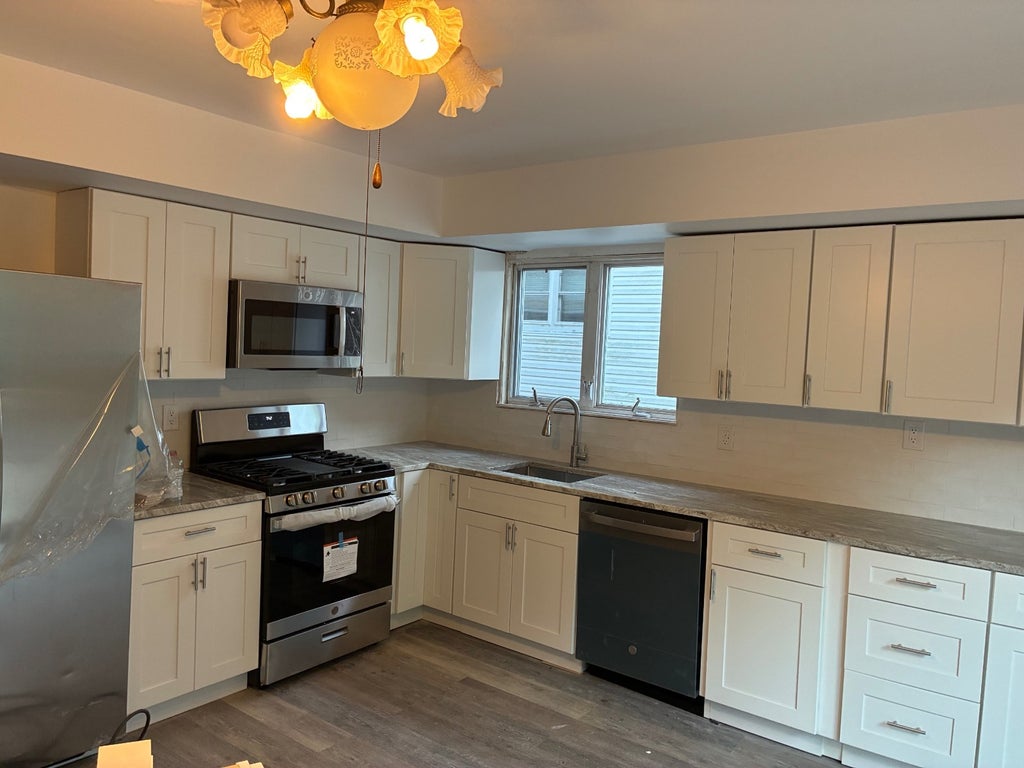 Photo of 86 Russek Dr, Staten Island, NY 10312 (MLS # 11904518)