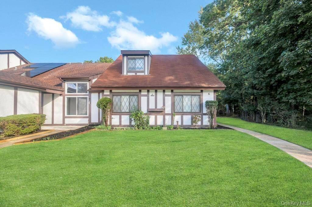 Photo of 6 Amesworth Court, Middle Island, NY 11953 (MLS # 11775014)