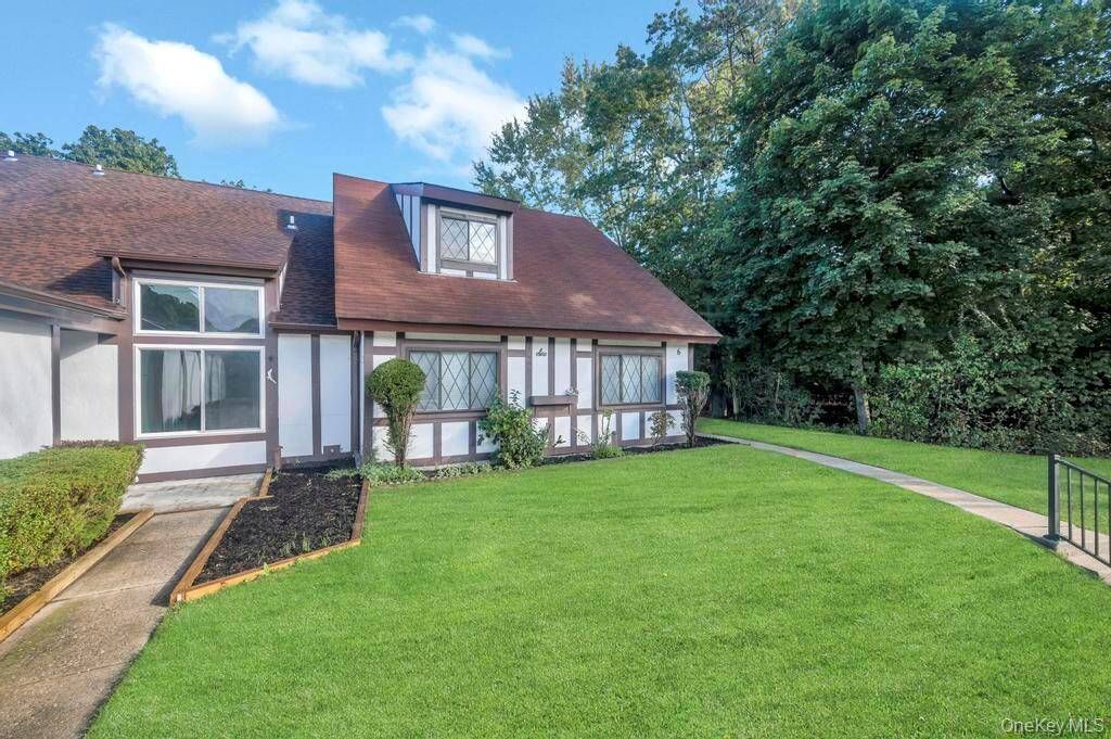 Photo of 6 Amesworth Court, Middle Island, NY 11953 (MLS # 11775014)