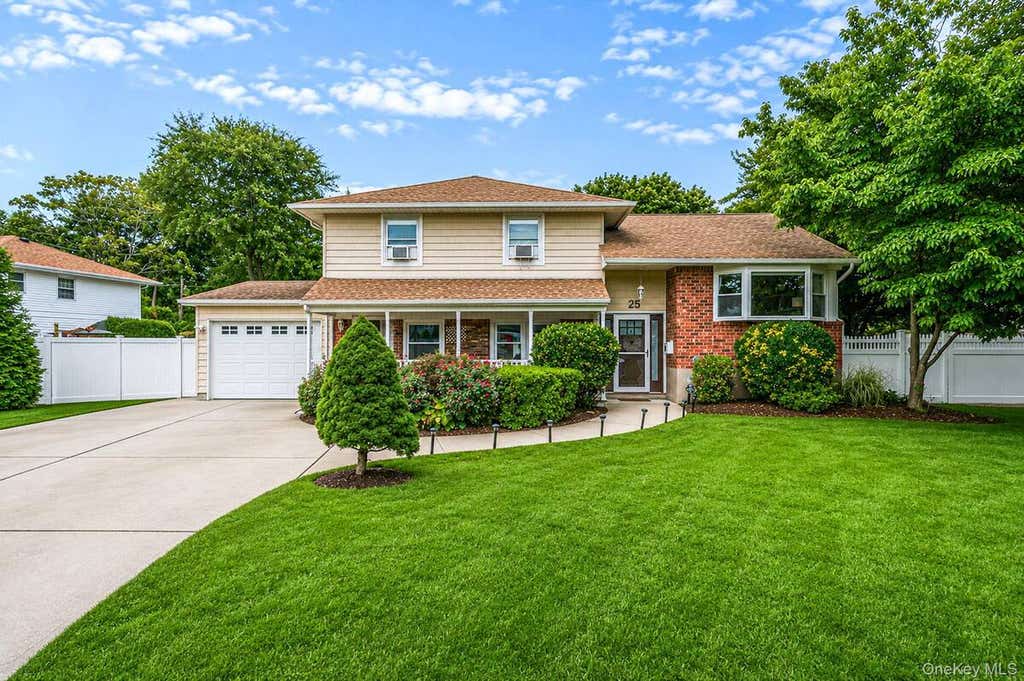Photo of 25 Dudley Lane, Kings Park, NY 11754 (MLS # 11933124)