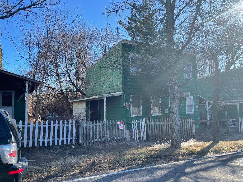Photo of 83 Kreischer Street, STATEN ISLAND, NY 10309 (MLS # 11610252)