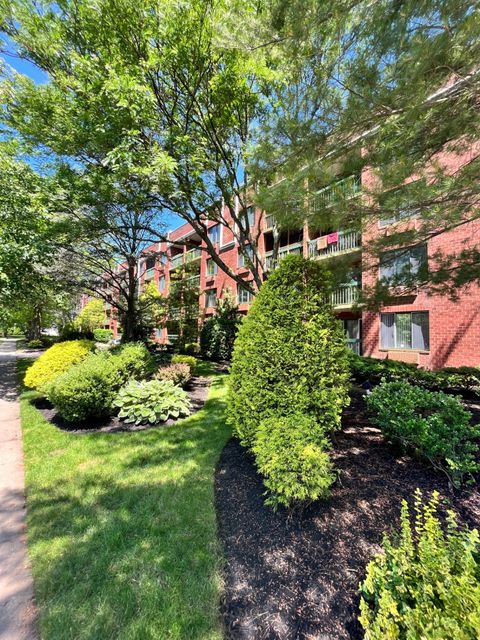 Photo of 121 Wellington Ct #1A, Staten Island, NY 10314 (MLS # 11621952)