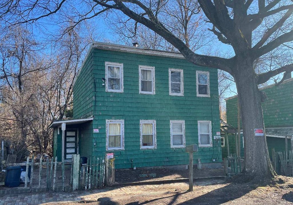 Photo of 7577 Kreischer Street, Staten Island, NY 10309 (MLS # 11618295)
