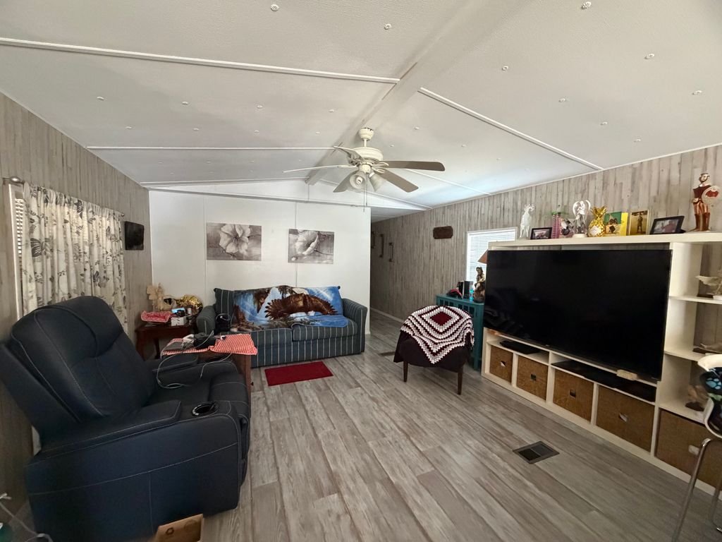 Photo of 525 Empire Ave, Lakeland, FL 33815 (MLS # 11678355)