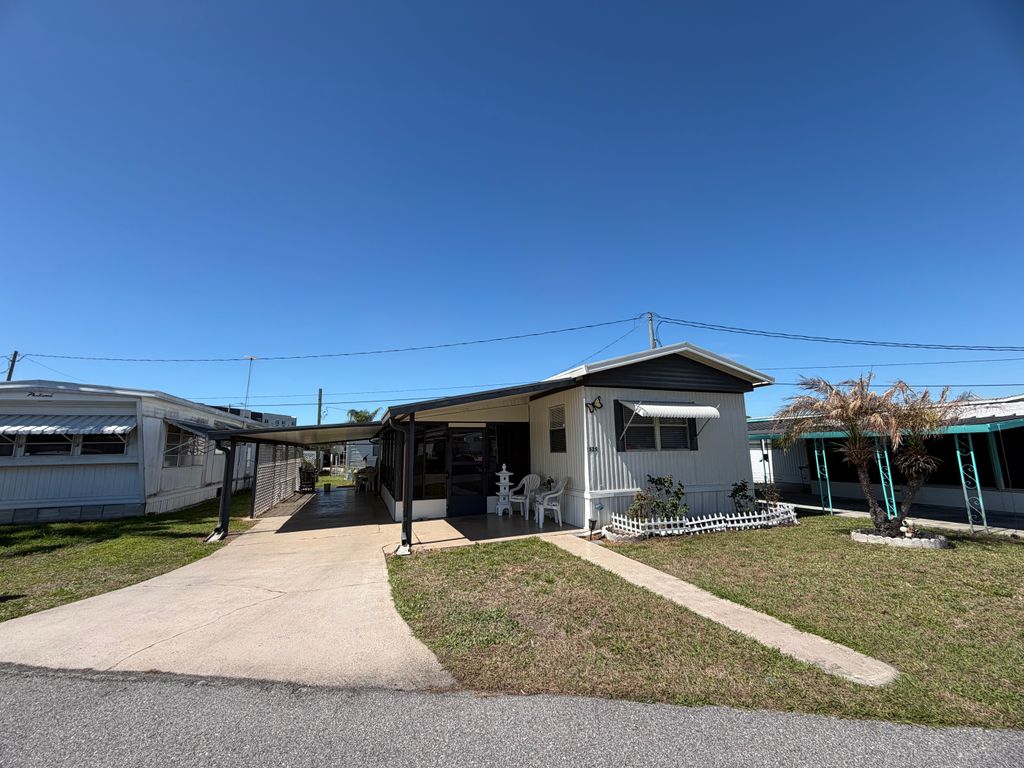 Photo of 525 Empire Ave, Lakeland, FL 33815 (MLS # 11678355)