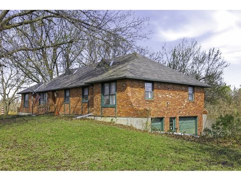 Photo of 15116 Chestnut St, Basehor, KS 66007 (MLS # 11824017)