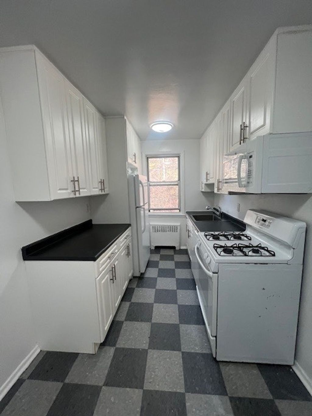 Photo of 157 White Plains Rd #31B, Tarrytown, NY 10591 (MLS # 11682777)