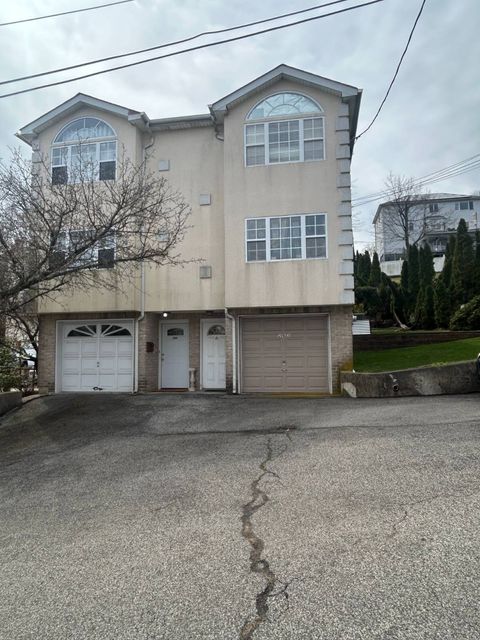 Photo of 262 Ward Ave, Staten Island, NY 10304 (MLS # 11689011)