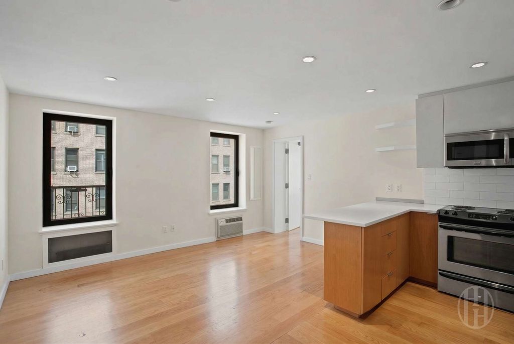 Photo of 200 East 35th Street #TOWNHOUSE, New York, NY 10016 (MLS # 11739289)