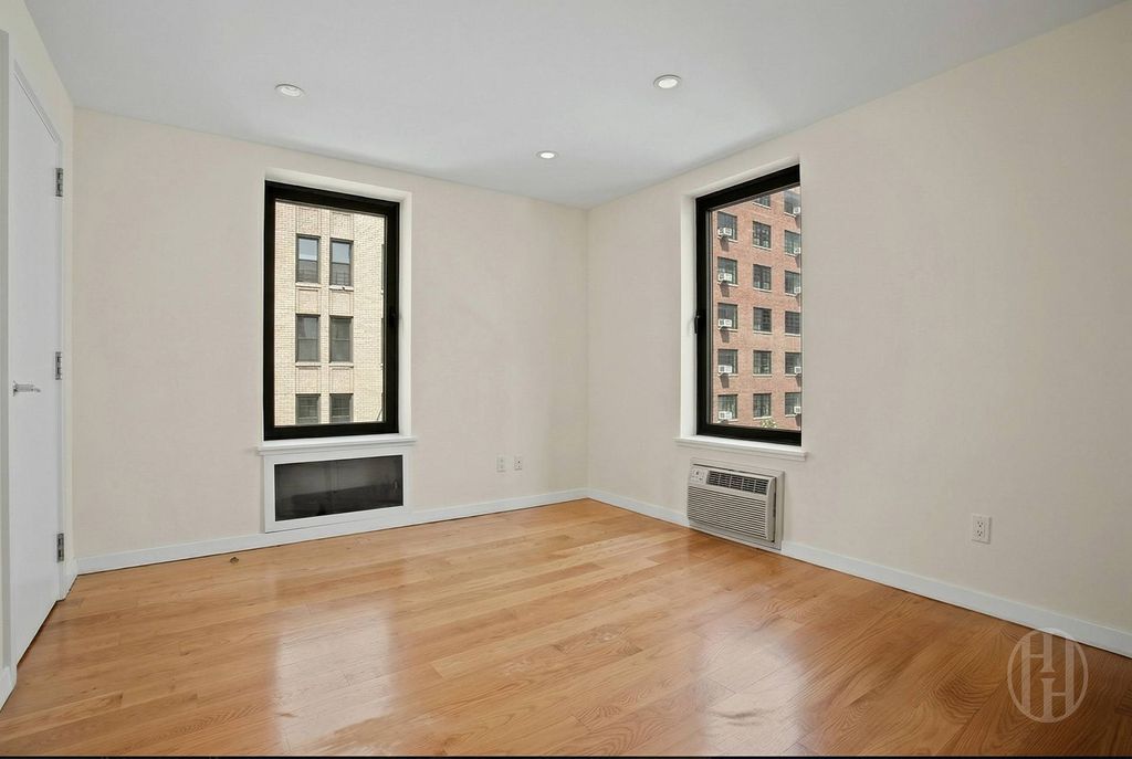Photo of 200 East 35th Street #TOWNHOUSE, New York, NY 10016 (MLS # 11739289)