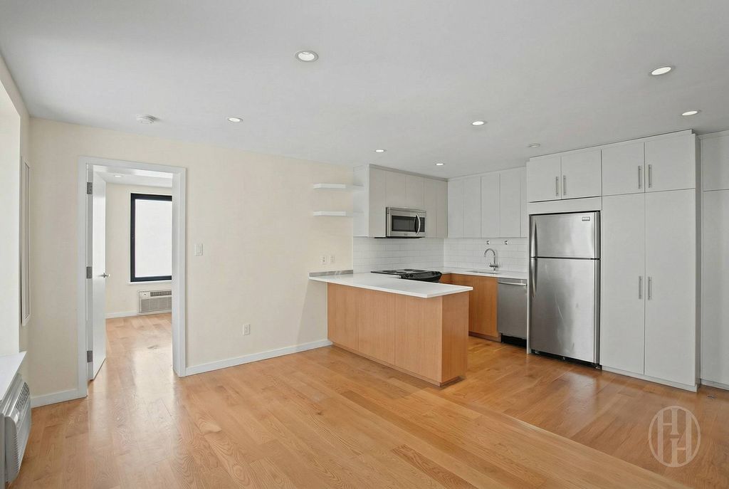 Photo of 200 East 35th Street #TOWNHOUSE, New York, NY 10016 (MLS # 11739289)