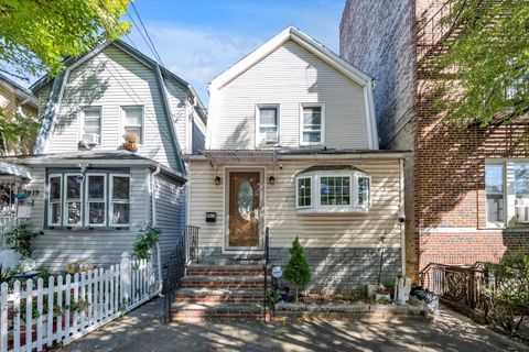 Photo of 8921 86 St, Woodhaven, NY 11421 (MLS # 11676525)