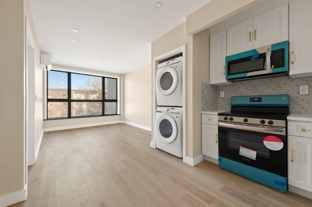 Photo of 458 Decatur St #3, Brooklyn, NY 11233 (MLS # 11641670)