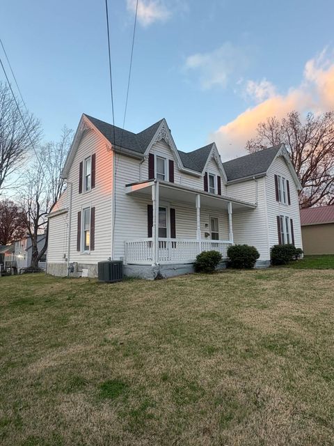 Photo of 206 North Walnut St, Springfield, KY 40069 (MLS # 11671447)
