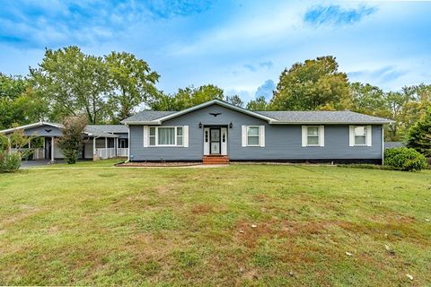 Photo of 236 Country Club Lane, Madisonville, KY 42431 (MLS # 11624736)
