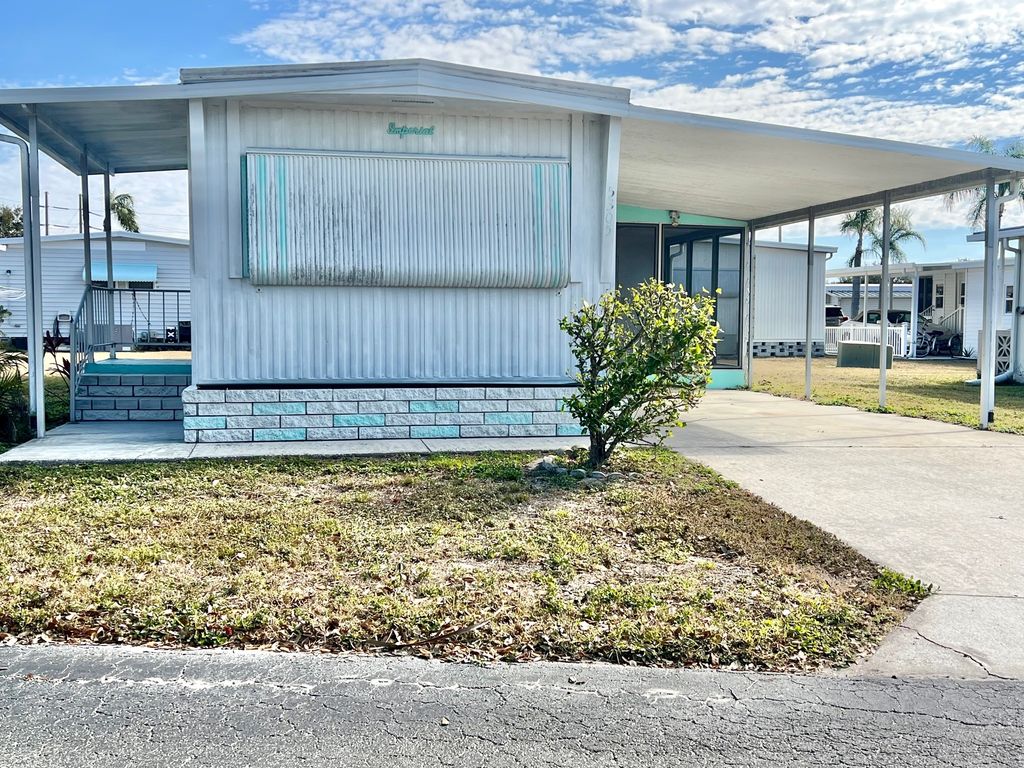 Photo of 5305 Algeria Ct, Bradenton, FL 34207 (MLS # 11650754)