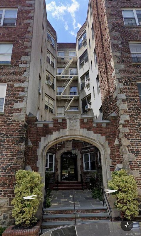 Photo of 305 6th Avenue #2A, Pelham, NY 10803 (MLS # 11679398)