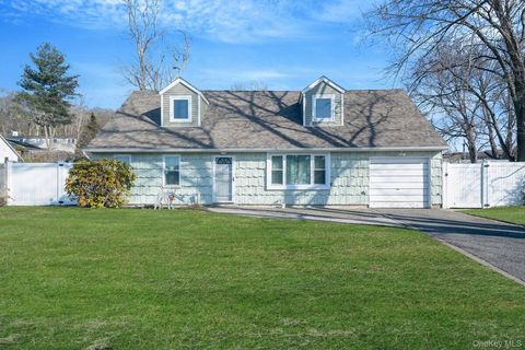 Photo of 75 Oakcrest Avenue, Farmingville, NY 11738 (MLS # 11672087)